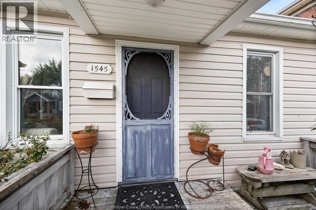 2-bedroom Single Family at 1545 Lillian Avenue, Windsor — photograph 3