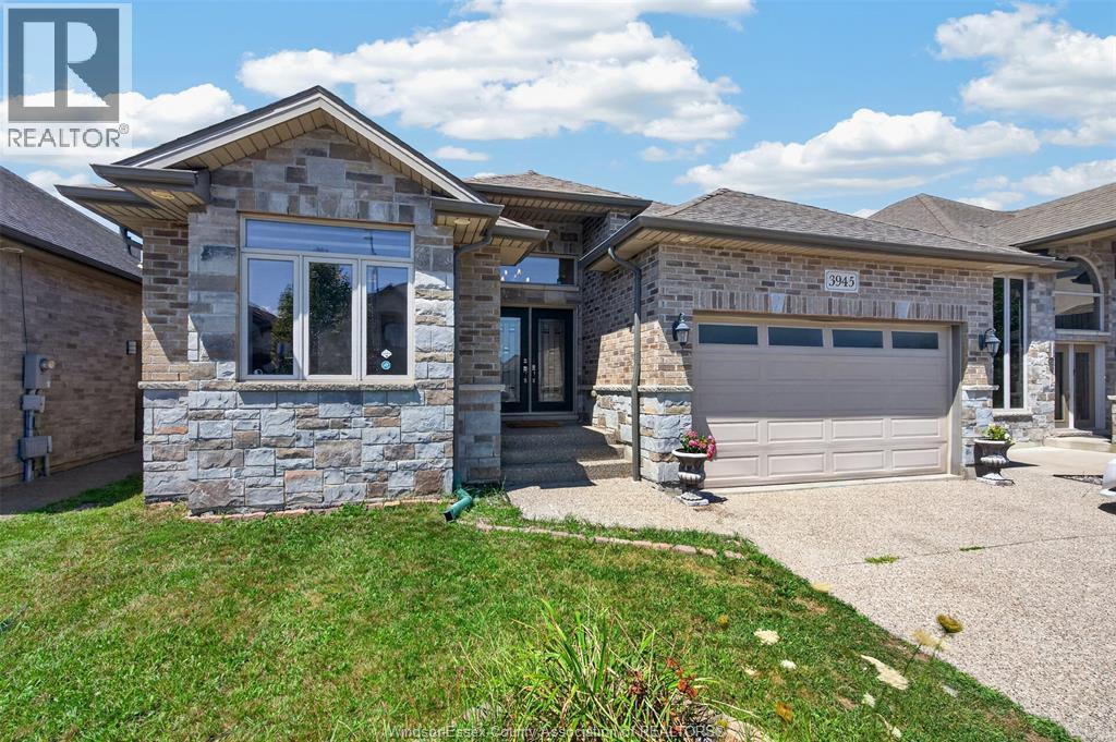 6-bedroom Single Family at 3945 Zanzibar Crescent, Windsor — primary photograph