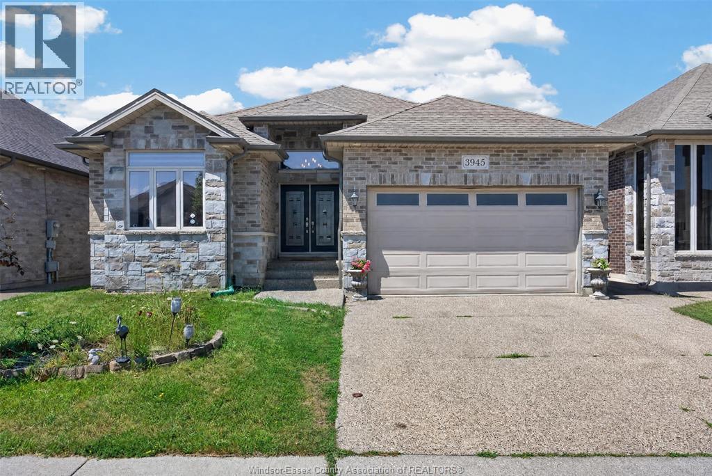 6-bedroom Single Family at 3945 Zanzibar Crescent, Windsor — photograph 2