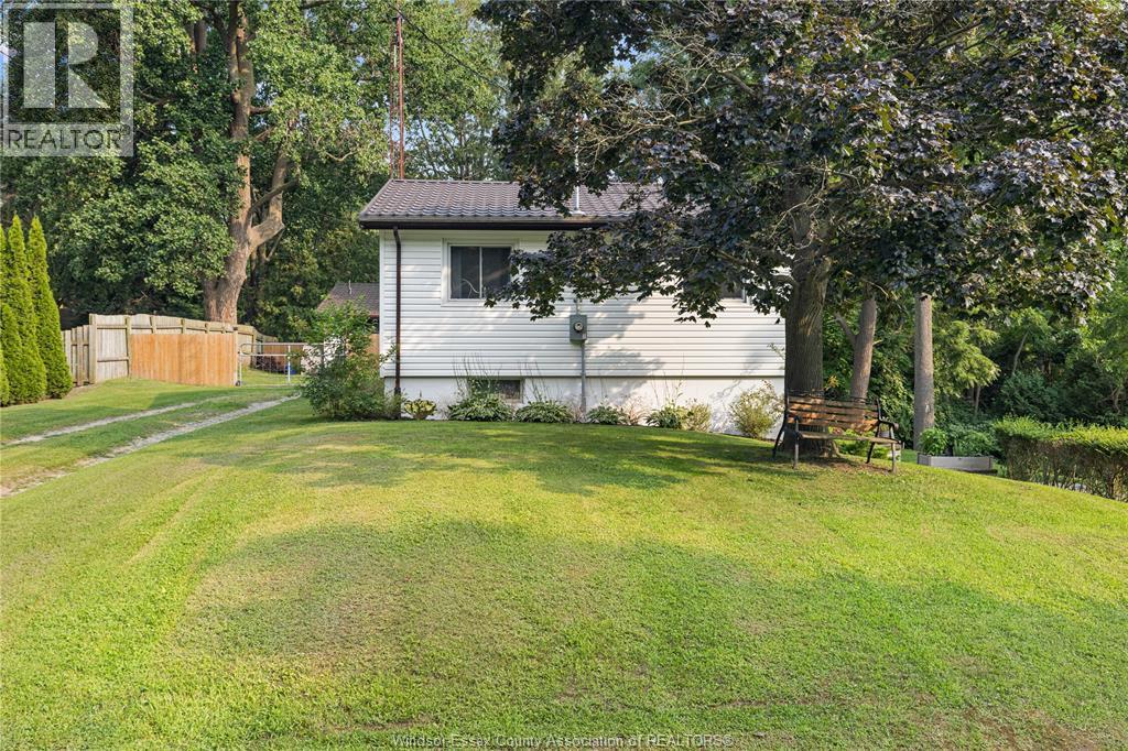 3-bedroom Single Family at 10 Oak Street, Ridgetown — photograph 2