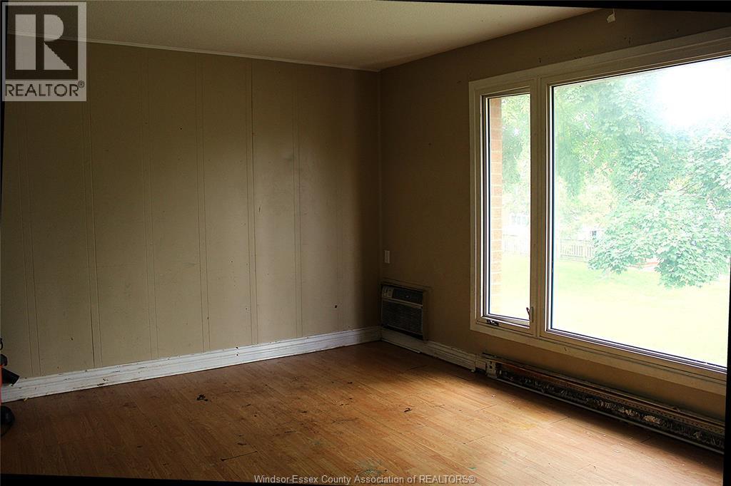 4-bedroom Single Family at 6721 Rose-Ville Garden Drive, Windsor — photograph 3