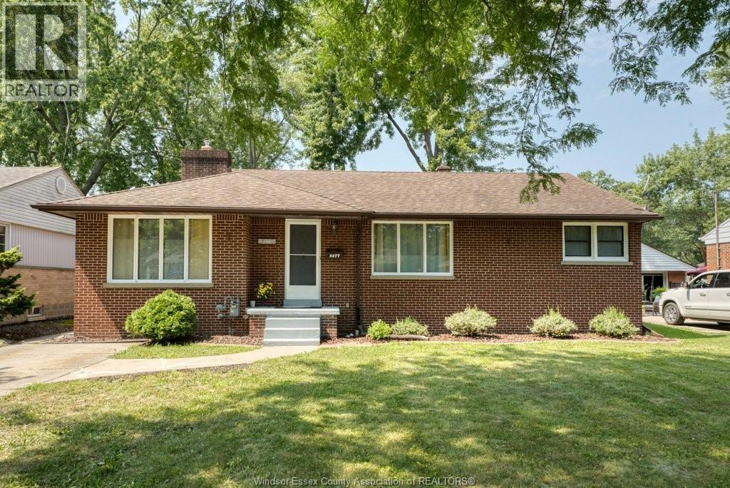5-bedroom Single Family at 3277 Dominion, Windsor — primary photograph