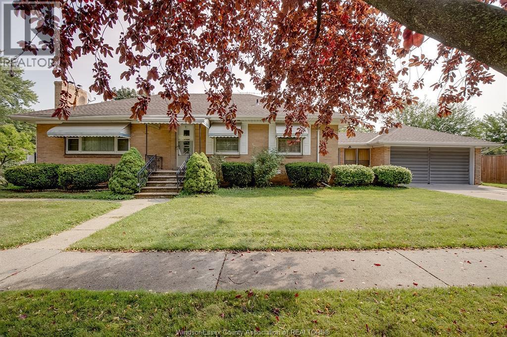 4-bedroom Single Family at 4305 Pleasant Place, Windsor — primary photograph