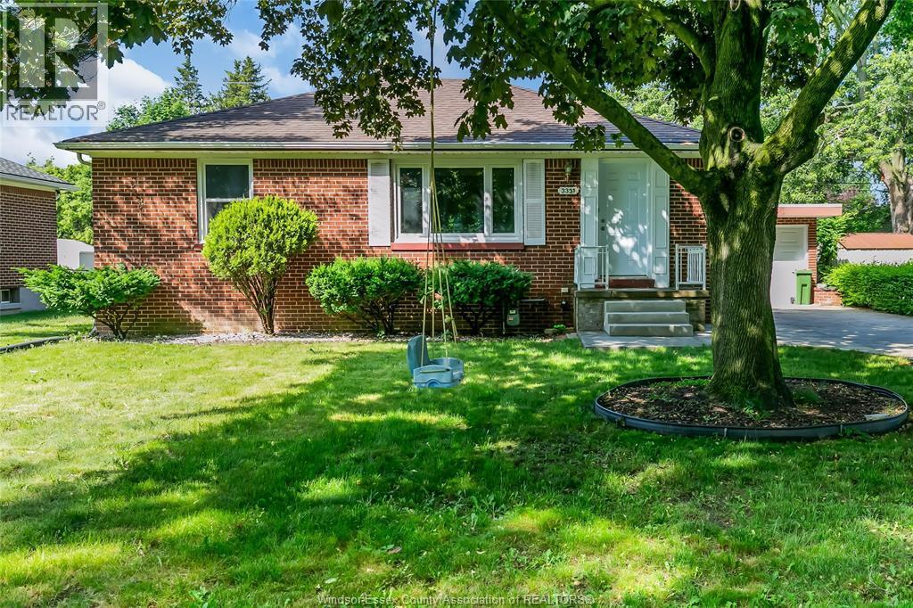 3-bedroom Single Family at 3331 Longfellow, Windsor — photograph 2