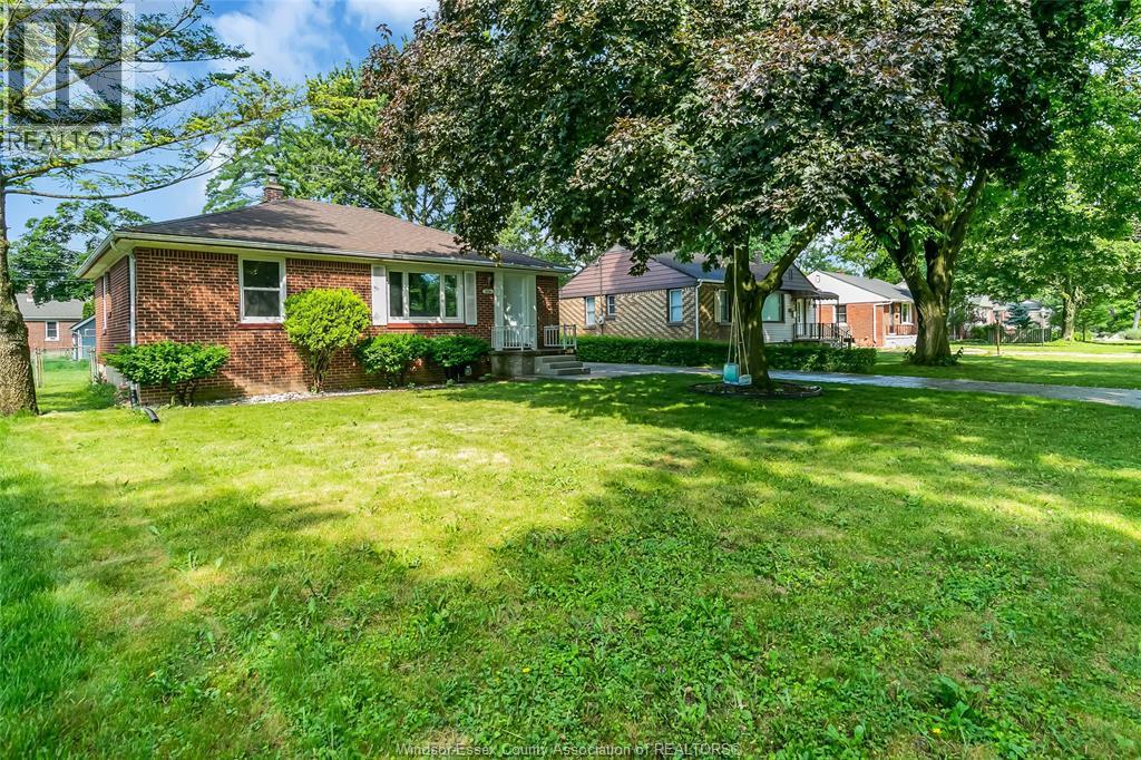 3-bedroom Single Family at 3331 Longfellow, Windsor — photograph 3