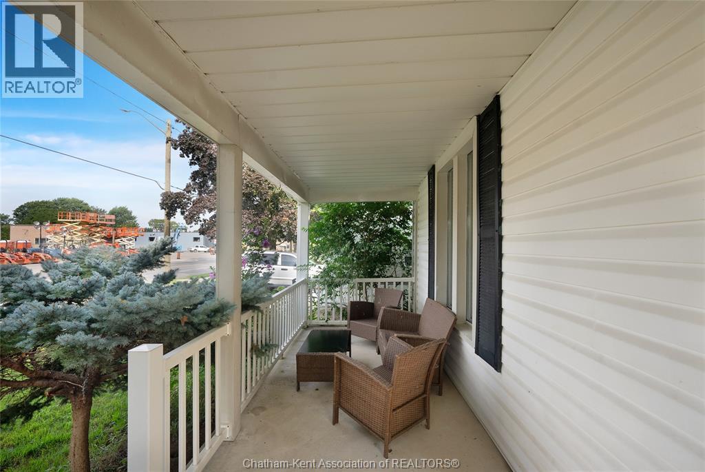 3-bedroom Single Family at 273 St Clair Street, Chatham — photograph 2