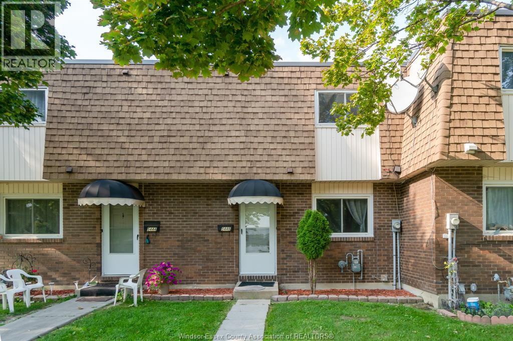 3-bedroom Single Family at 5446 Lassaline #47, Windsor — photograph 2