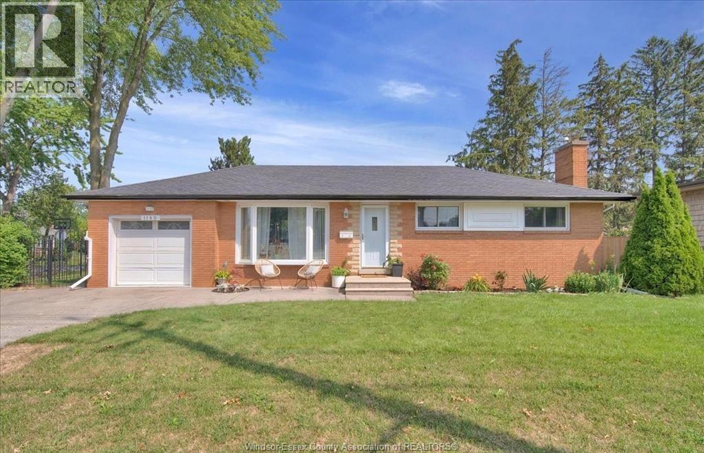 3-bedroom Single Family at 1180 Cabana Road, Windsor — photograph 2