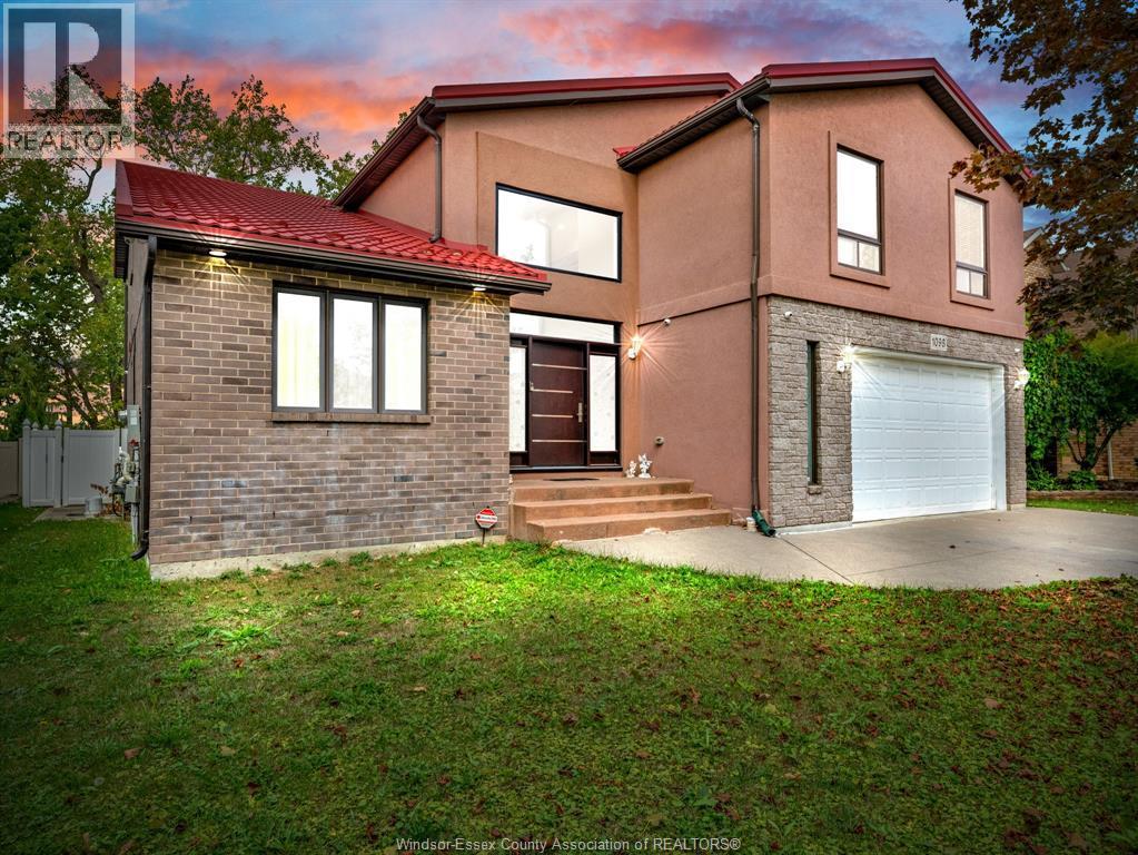 6-bedroom Single Family at 1098 Stoneybrook Crescent, Windsor — primary photograph