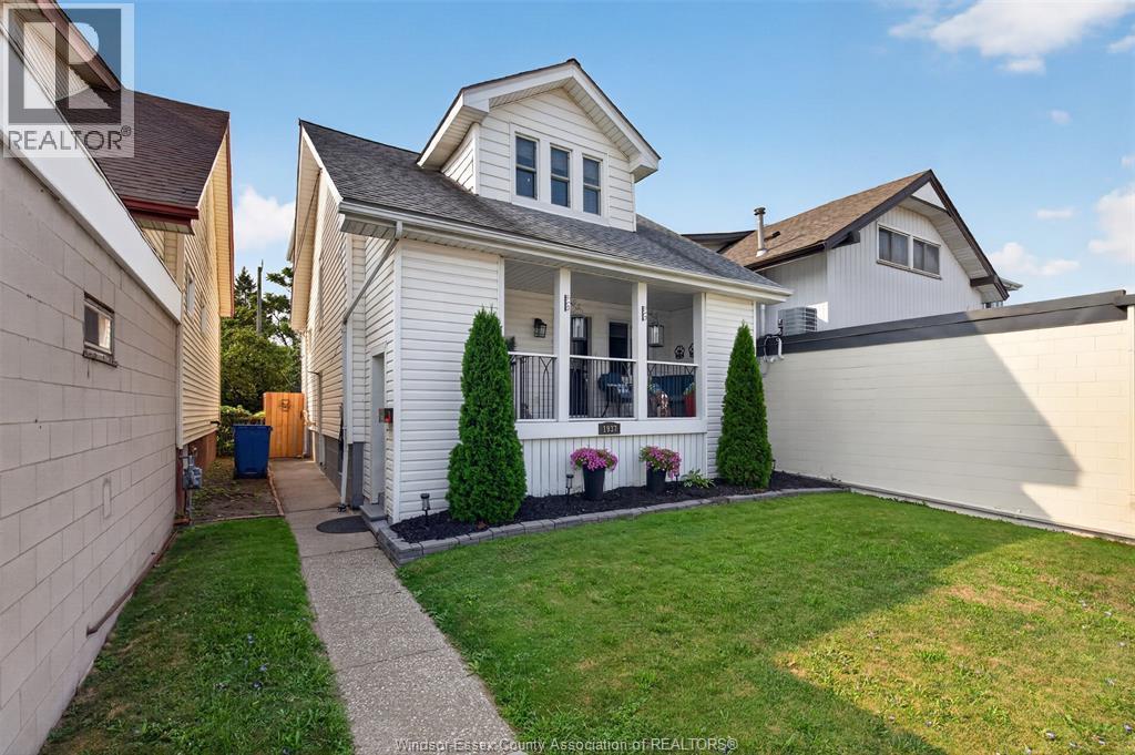 3-bedroom Single Family at 1937 Ottawa, Windsor — photograph 3