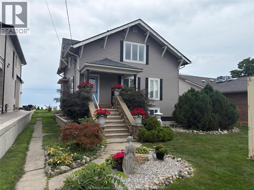 4-bedroom Single Family at 13222 Riverside Drive, Tecumseh — primary photograph