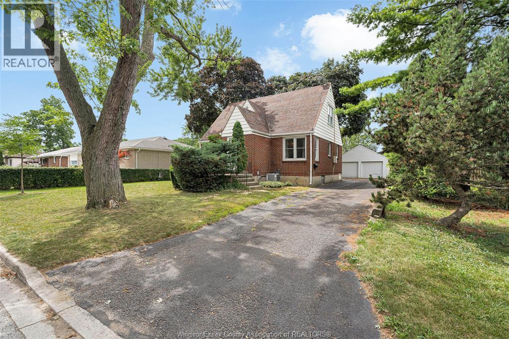 3-bedroom Single Family at 2533 Princess, Windsor — photograph 2