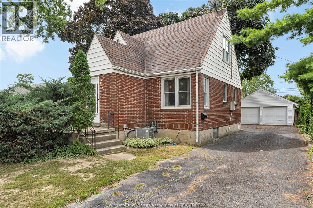 3-bedroom Single Family at 2533 Princess, Windsor — photograph 3