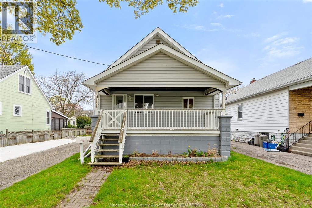 5-bedroom Single Family at 311 Conrad Street, Sarnia — photograph 2