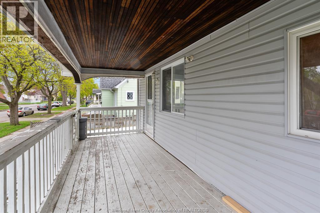 5-bedroom Single Family at 311 Conrad Street, Sarnia — photograph 3