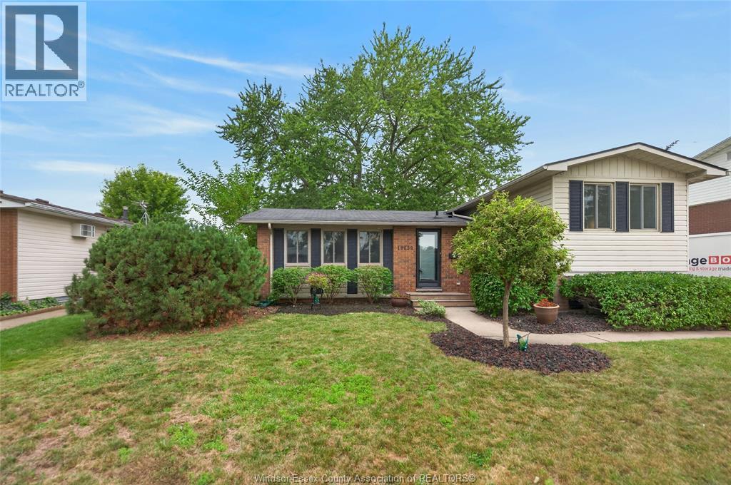 Single Family — 10650 Atwater Crescent, Windsor, Ontario
