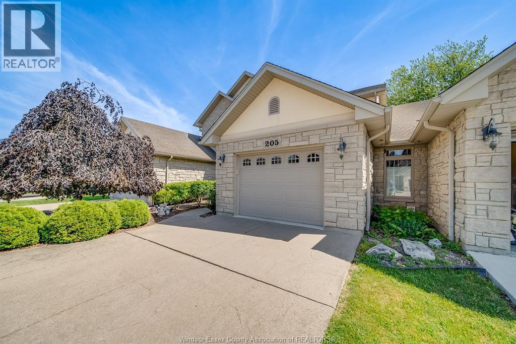 4-bedroom Single Family at 205 Whisper Creek Circle, Tecumseh — photograph 2