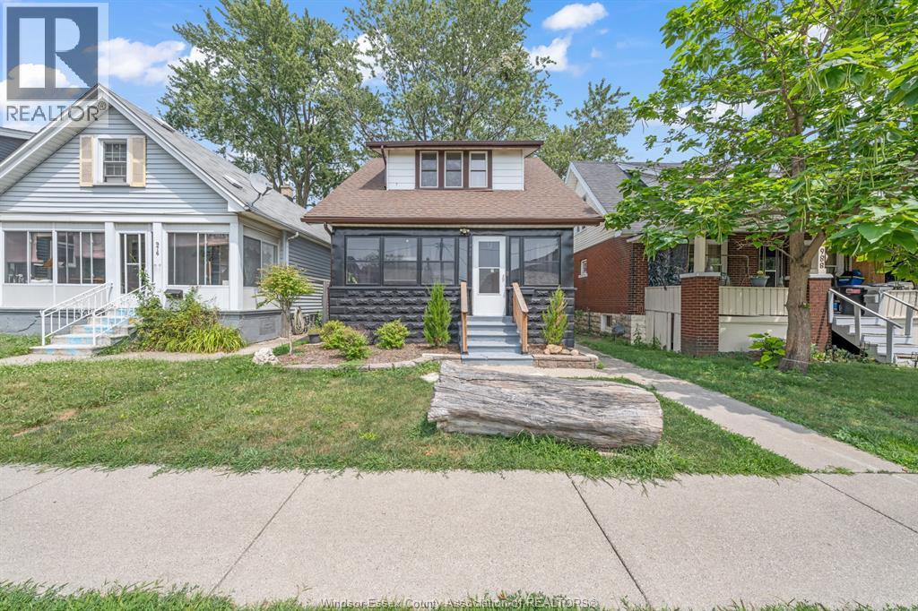 3-bedroom Single Family at 982 Elm Avenue, Windsor — photograph 2
