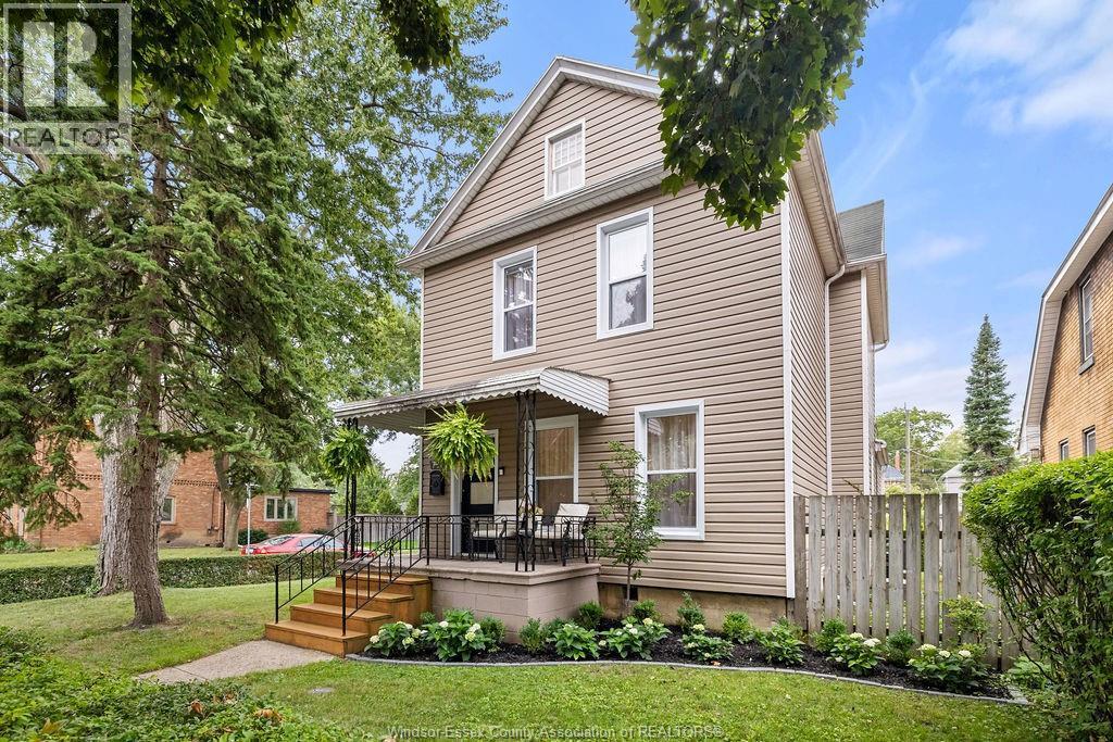 4-bedroom Single Family at 797 Monmouth Road, Windsor — photograph 2