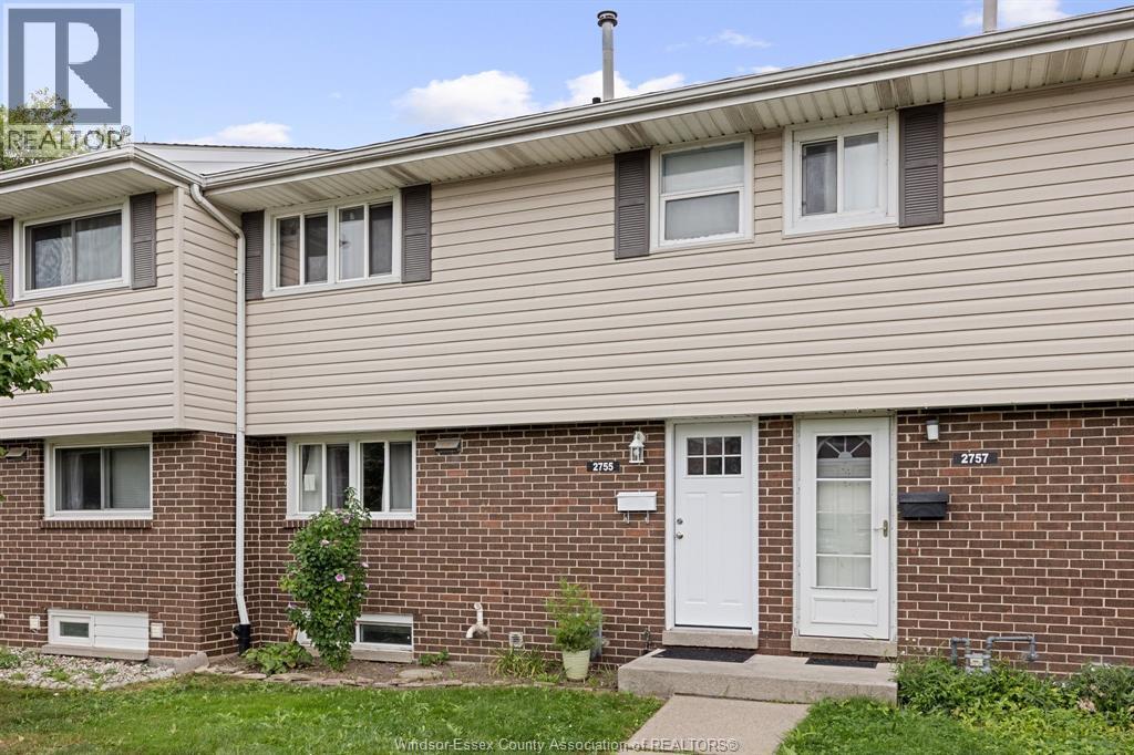 3-bedroom Single Family at 2755 Meadowbrook #11, Windsor — photograph 2