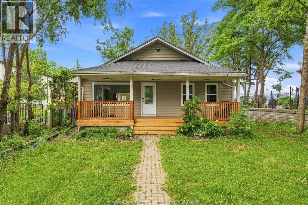 3-bedroom Single Family at 546 Pearl, Lakeshore — photograph 2