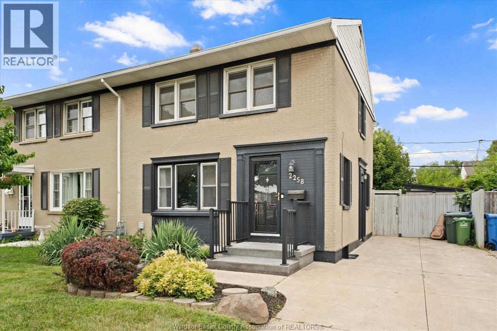 4-bedroom Single Family at 2258 Tecumseh Road, Windsor — photograph 3