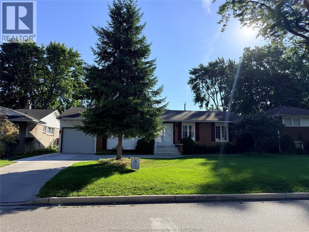 5-bedroom Single Family at 2450 Academy Drive, Windsor — photograph 2