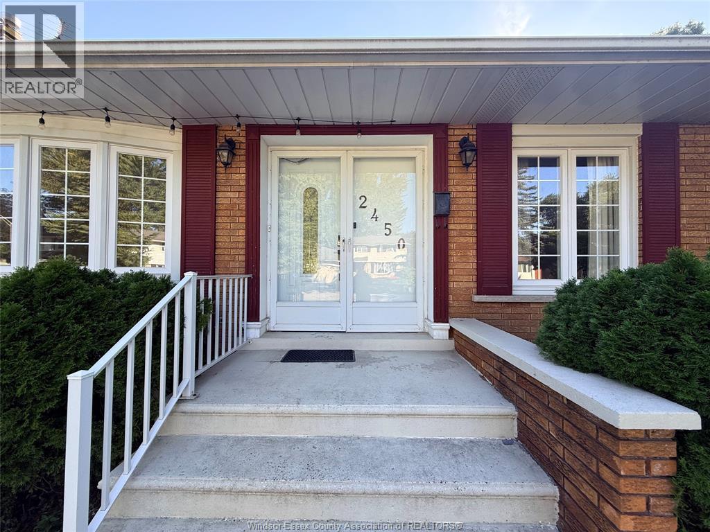 5-bedroom Single Family at 2450 Academy Drive, Windsor — photograph 3