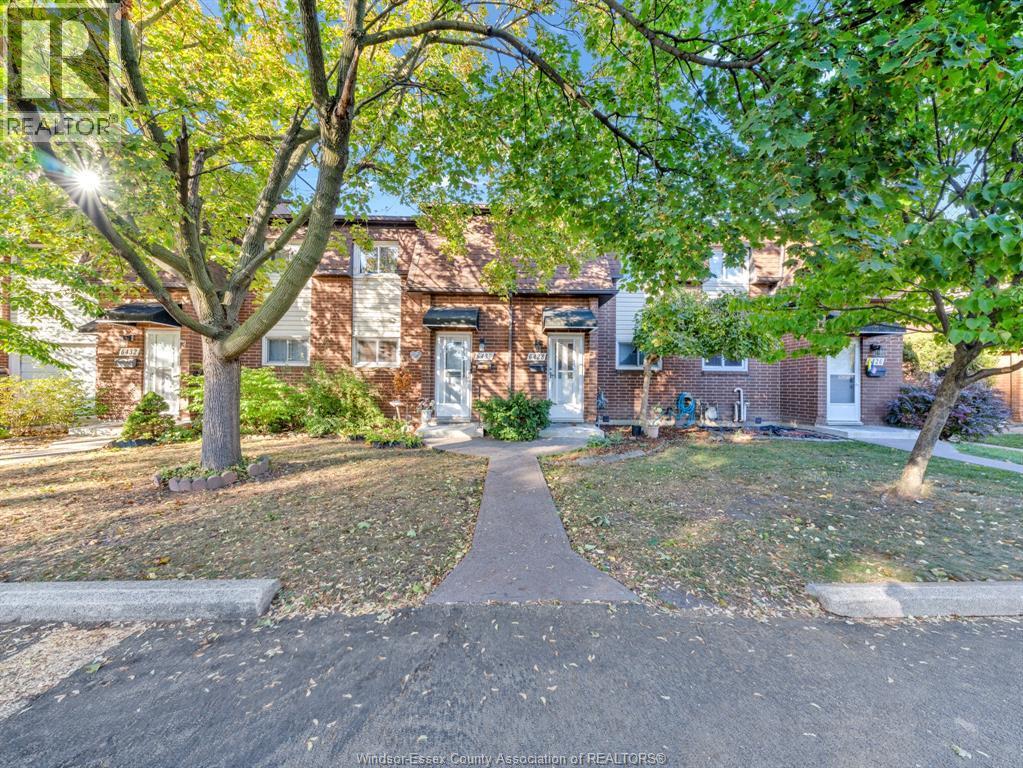3-bedroom Single Family at 6430 Thornberry, Windsor — photograph 2