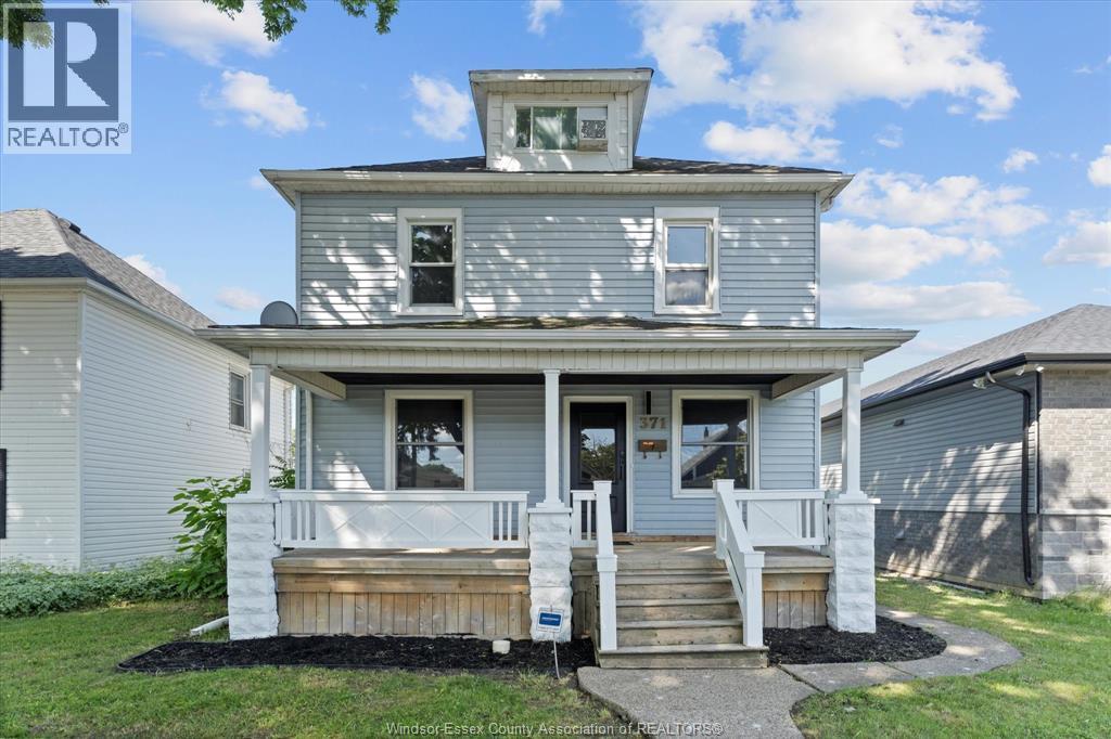 6-bedroom Single Family at 371 Curry, Windsor — photograph 2
