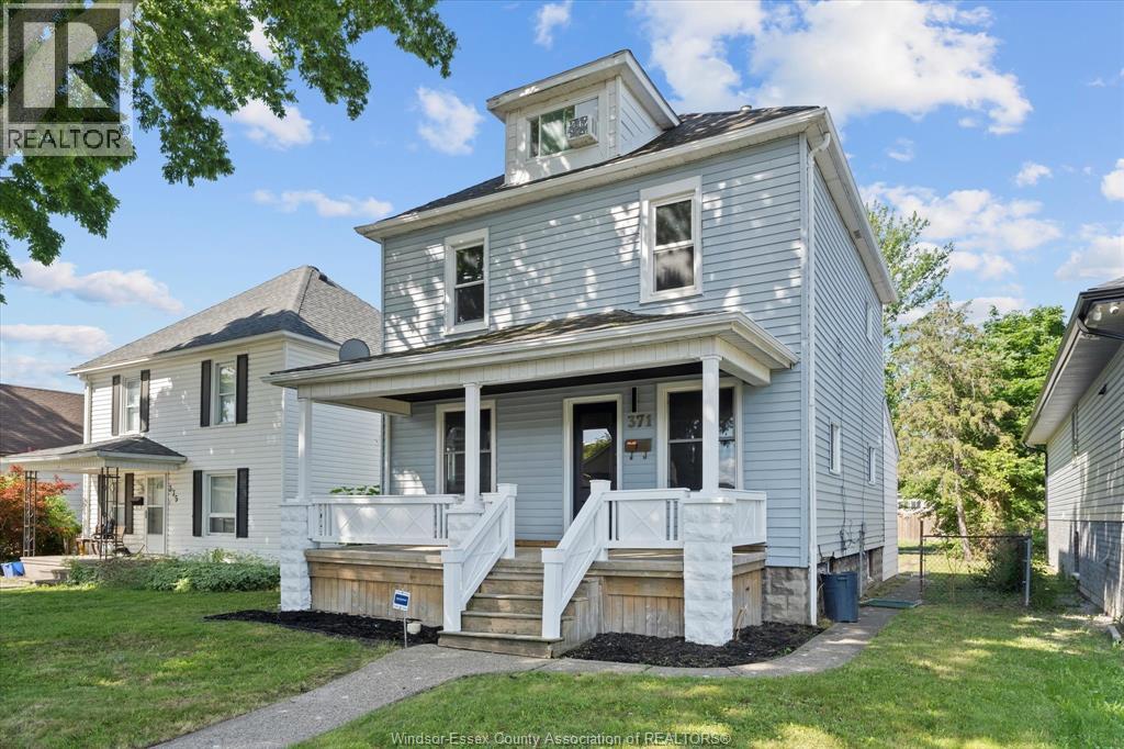 6-bedroom Single Family at 371 Curry, Windsor — photograph 3