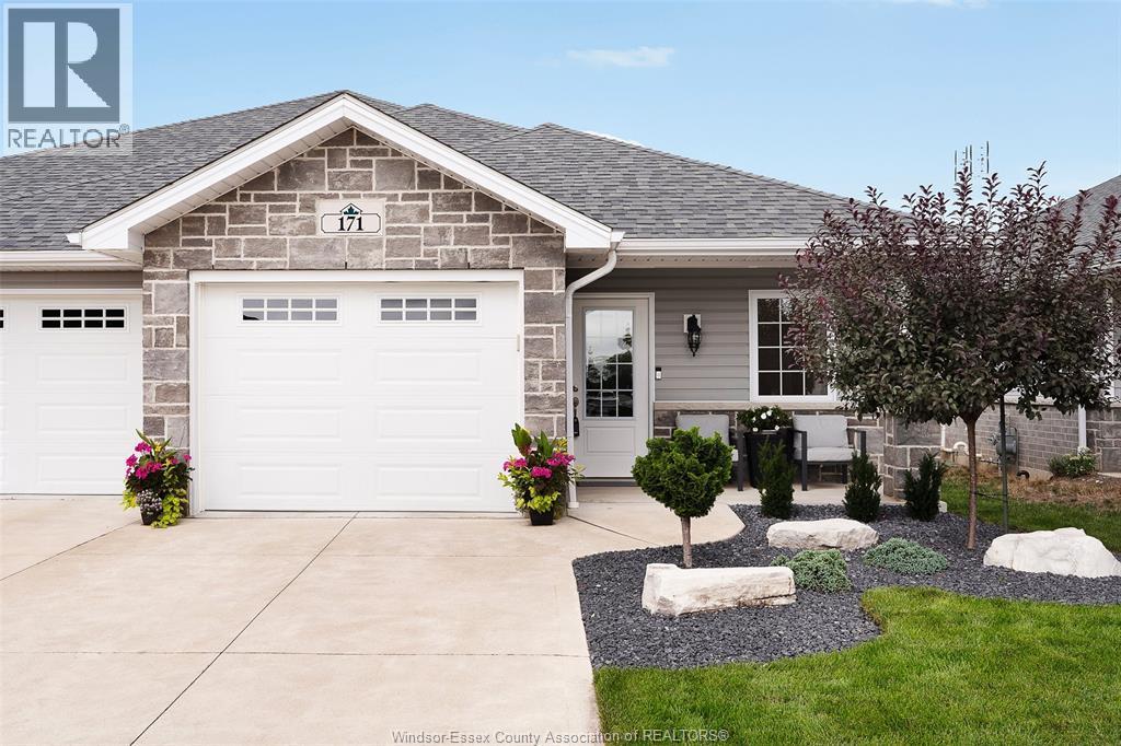 2-bedroom Single Family at 171 Meadowview Avenue, Amherstburg — primary photograph
