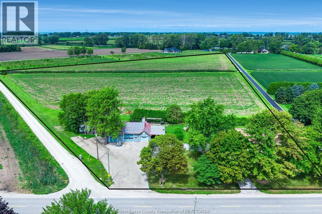 4-bedroom Single Family at 21300 Tecumseh Road, Tilbury North — primary photograph