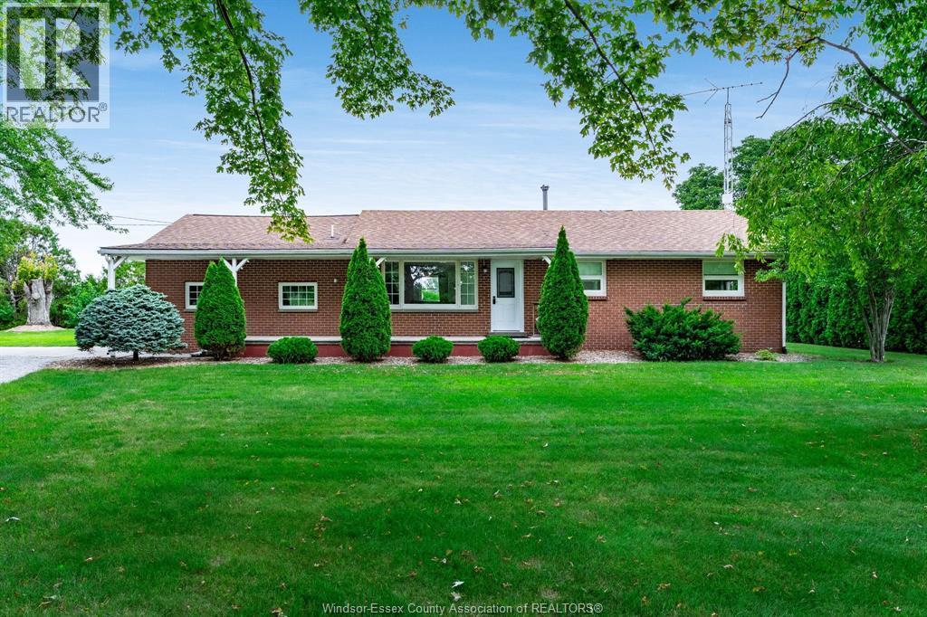 4-bedroom Single Family at 21300 Tecumseh Road, Tilbury North — photograph 2