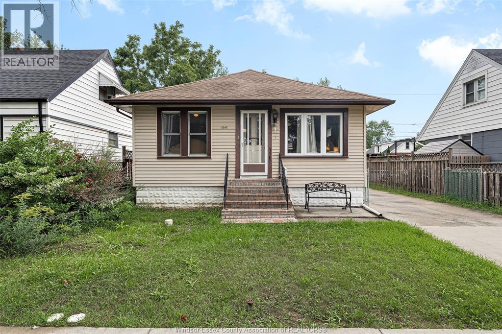 2-bedroom Single Family at 1547 Ellrose Avenue, Windsor — photograph 3