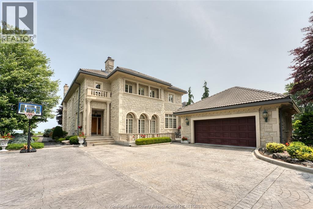 4-bedroom Single Family at 300 Elmgrove Drive, Lakeshore — photograph 3