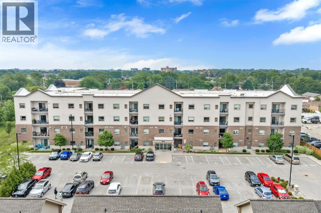 Single Family — 8475 Wyandotte Street, Windsor, Ontario