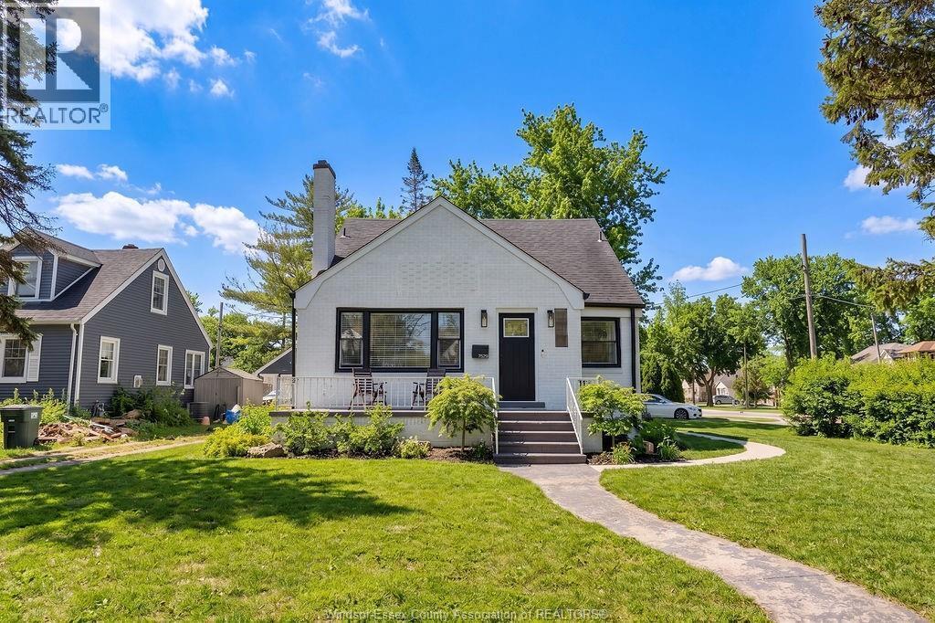 4-bedroom Single Family at 7529 St Rose, Windsor — photograph 2