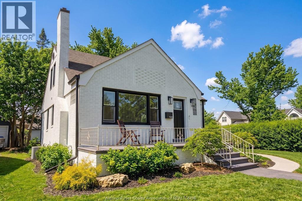 4-bedroom Single Family at 7529 St Rose, Windsor — photograph 3