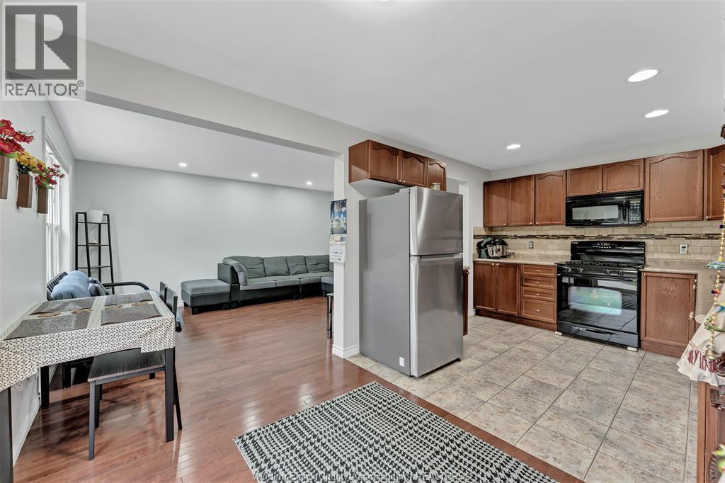 3-bedroom Single Family at 11859 Brouillette, Tecumseh — photograph 3