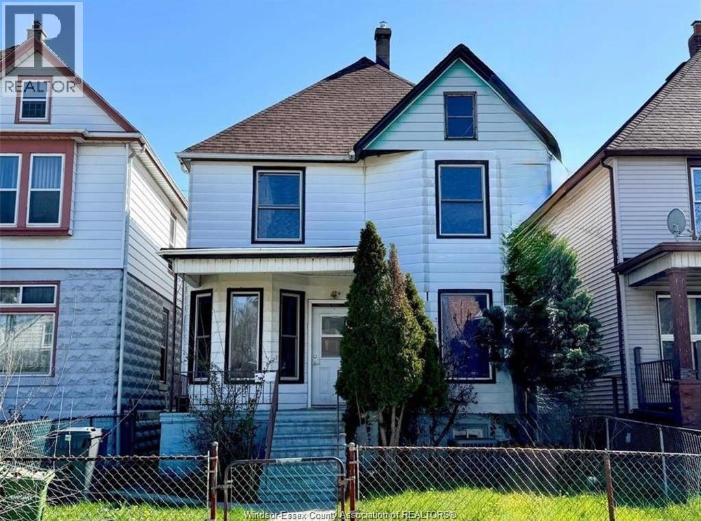 2-bedroom Single Family at 722 Dougall Avenue, Windsor — primary photograph