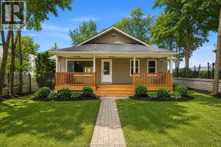 Single Family — 546 Pearl, Lakeshore, Ontario