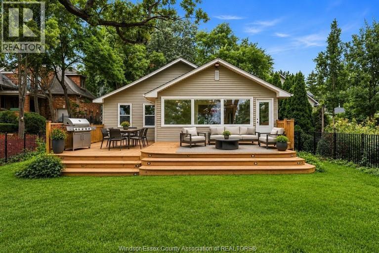 3-bedroom Single Family at 546 Pearl, Lakeshore — photograph 3
