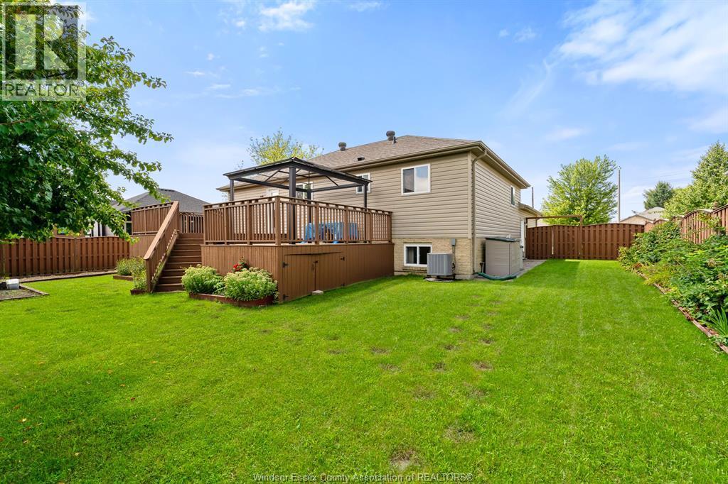 3-bedroom Single Family at 17 Hazel Crescent, Kingsville — photograph 3