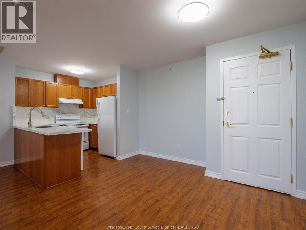 2-bedroom Single Family at 2650 Sandwich West Parkway #406, LaSalle — photograph 3
