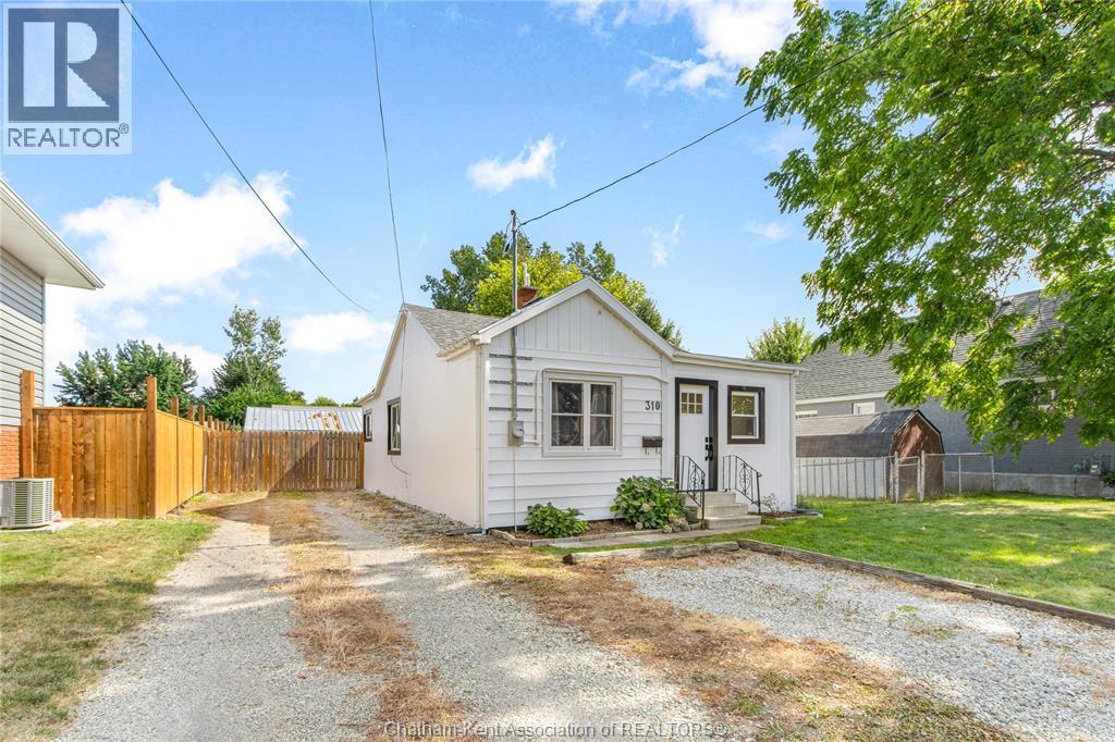 2-bedroom Single Family at 310 McNaughton Avenue, Chatham — photograph 3