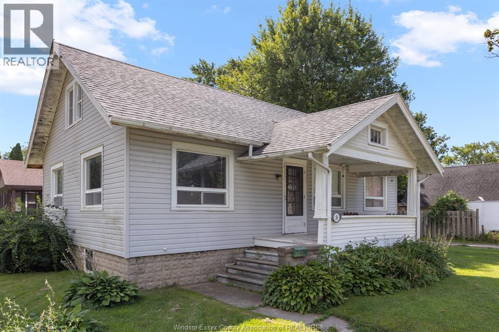 4-bedroom Single Family at 56 Wigle, Leamington — photograph 2