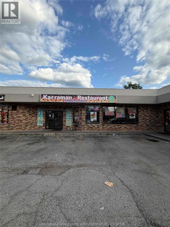 Business at 567 Wyandotte Street, Windsor — primary photograph