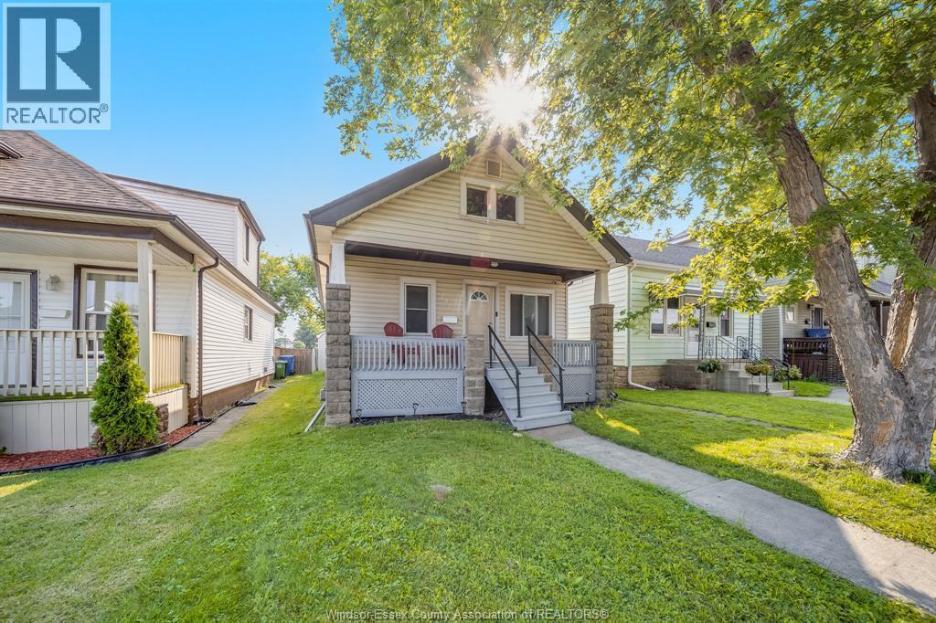 3-bedroom Single Family at 1560 Lillian Avenue, Windsor — photograph 2