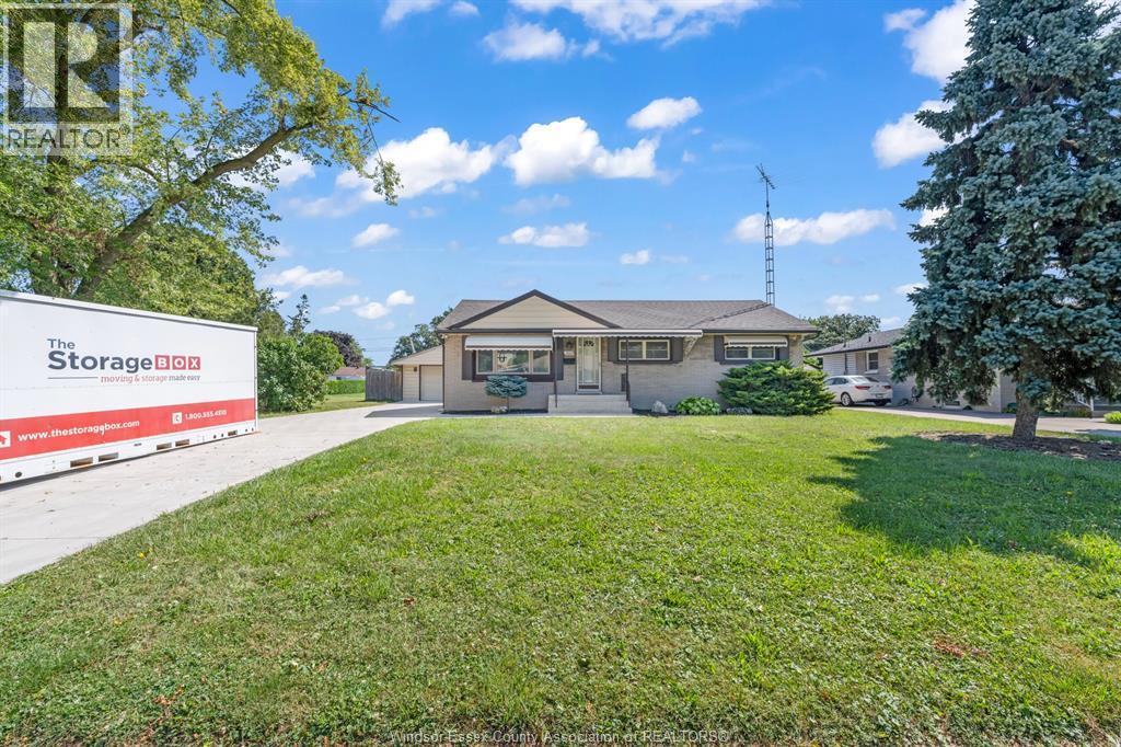 Single Family — 3302 Woodlawn Avenue, Windsor, Ontario